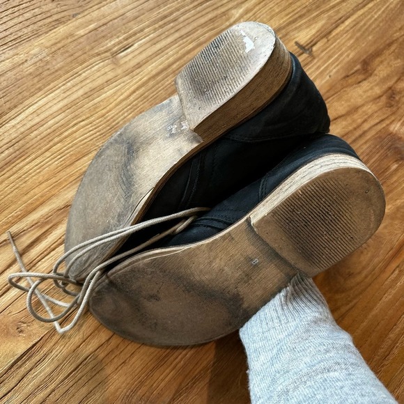 Steve Madden Soluri Women’s Distressed Washed Black Leather Tie Up Booties - Picture 8 of 11